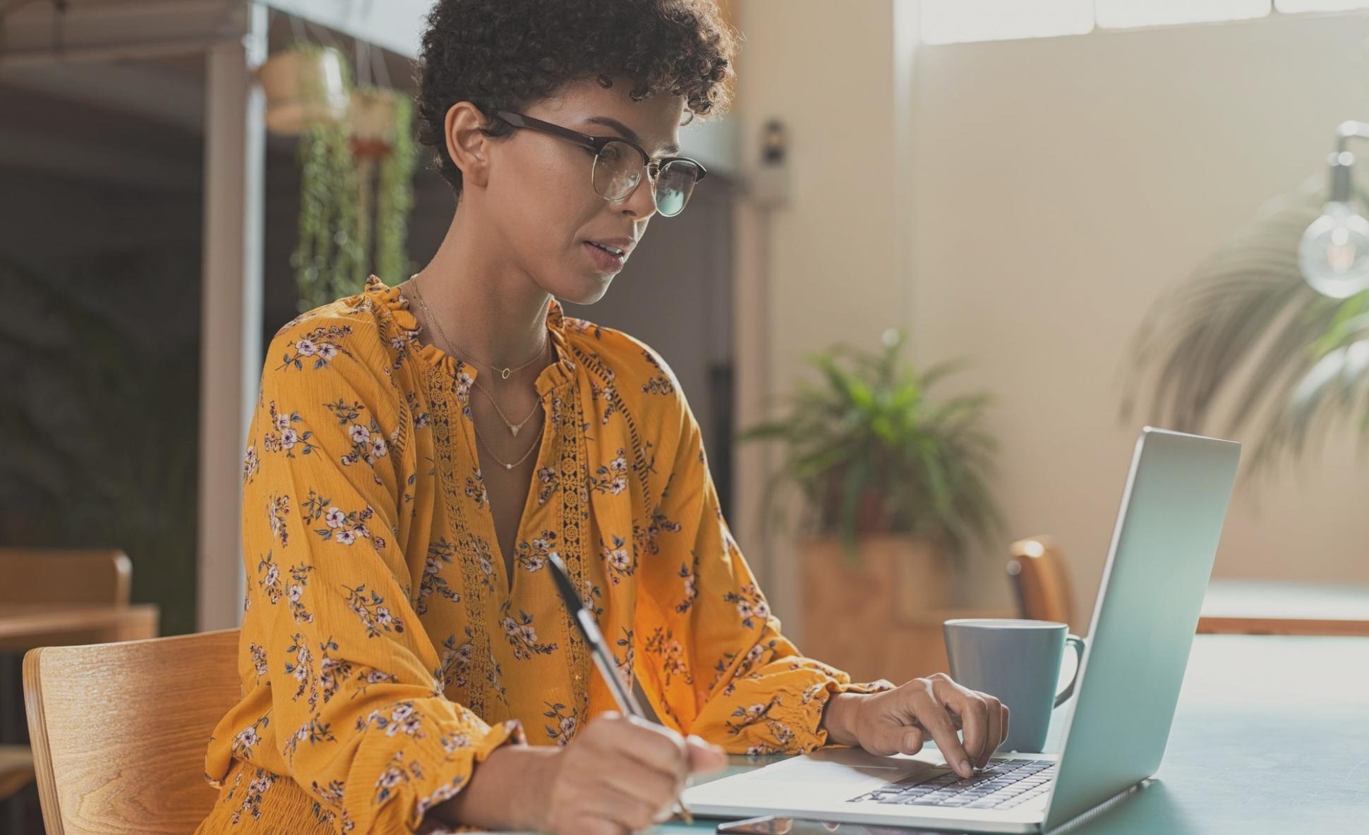 Interface de herramientas SEO local en uso práctico